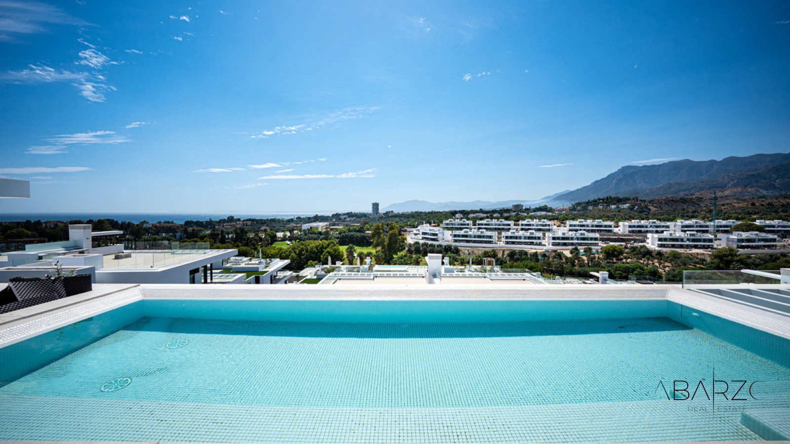 Penthouse with rooftop pool and sea views  in Marbella East — interior, Marbella East, Marbella (31 of 44)