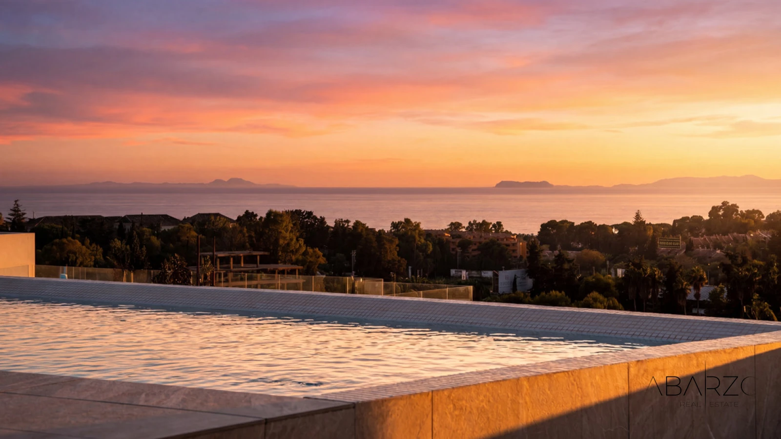Penthouse with rooftop pool and sea views  in Marbella East — luxury property for sale in Marbella East, Marbella