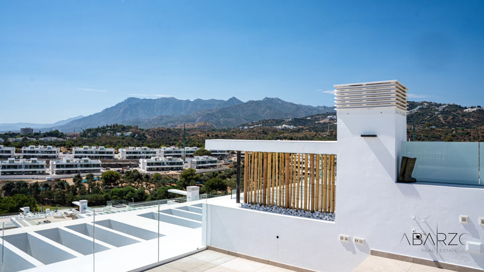 Penthouse with rooftop pool and sea views  in Marbella East — interior, Marbella East, Marbella (35 of 44)