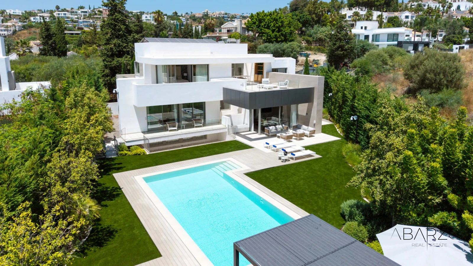 Villa llave en mano en New Golden Mile, El Paraíso — luxury property for sale in New Golden Mile, Estepona