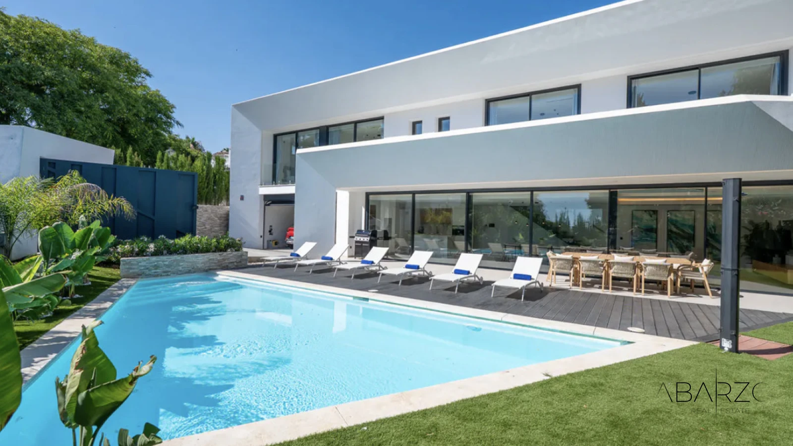Villa en Reserva Marbella con vistas panorámicas al mar — luxury property for sale in Marbella East, Marbella