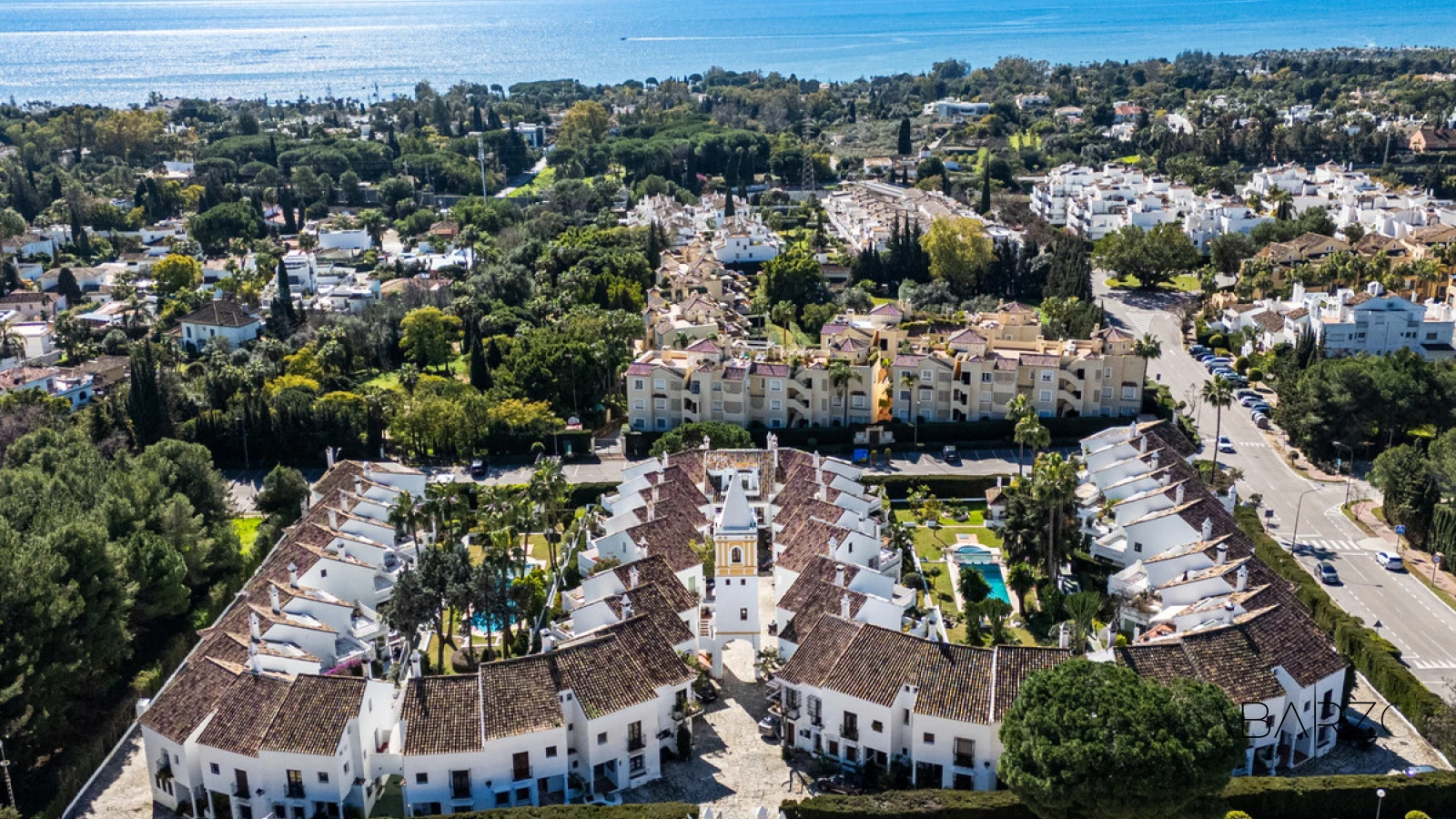 Casa adosada con vistas al mar en Golden Mile, Marbella — luxury property for sale in Golden Mile, Marbella