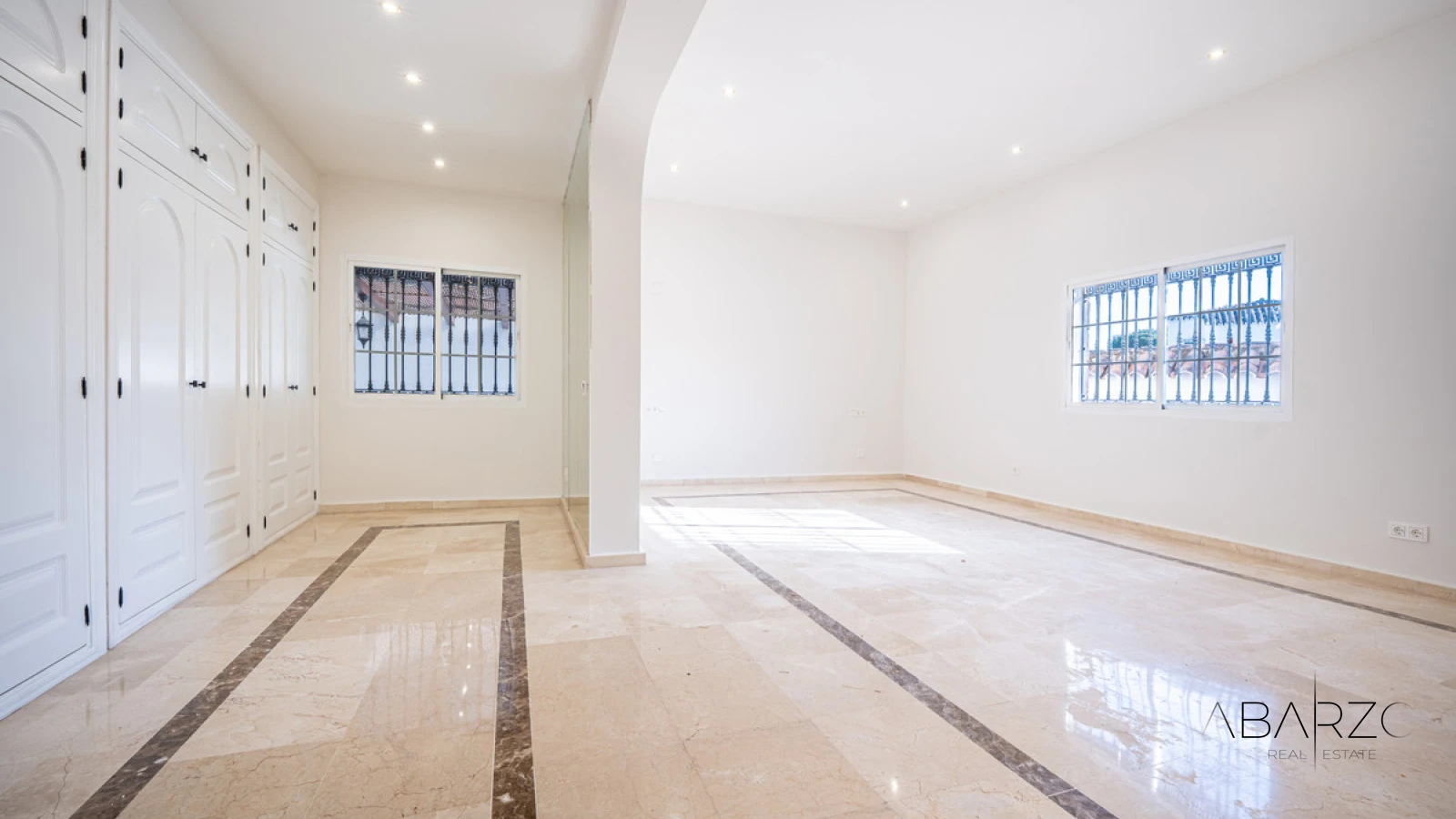 Villa mediterránea en Nueva Andalucía con piscina y vistas al golf — interior, Nueva Andalucía, Marbella (4 of 28)