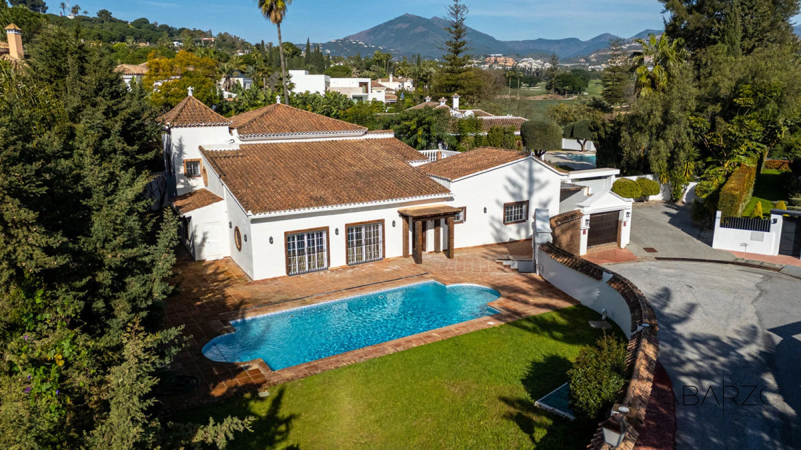 Villa mediterránea en Nueva Andalucía con piscina y vistas al golf — interior, Nueva Andalucía, Marbella (24 of 28)