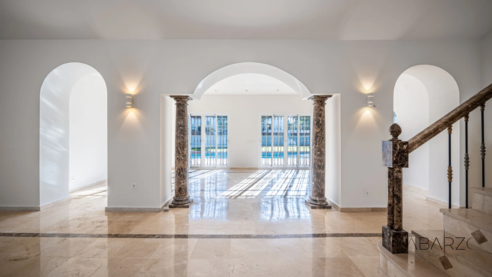 Villa mediterránea en Nueva Andalucía con piscina y vistas al golf — interior, Nueva Andalucía, Marbella (3 of 28)
