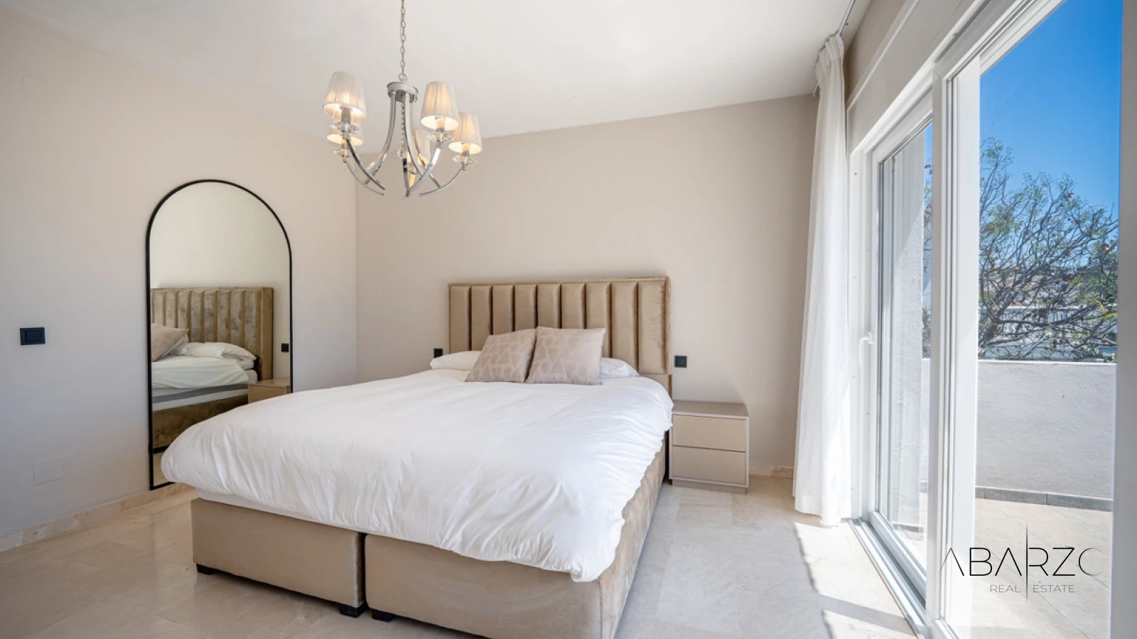 Villa en Nueva Andalucía con piscina privada y vistas a la montaña — interior, Nueva Andalucía, Marbella (17 of 49)