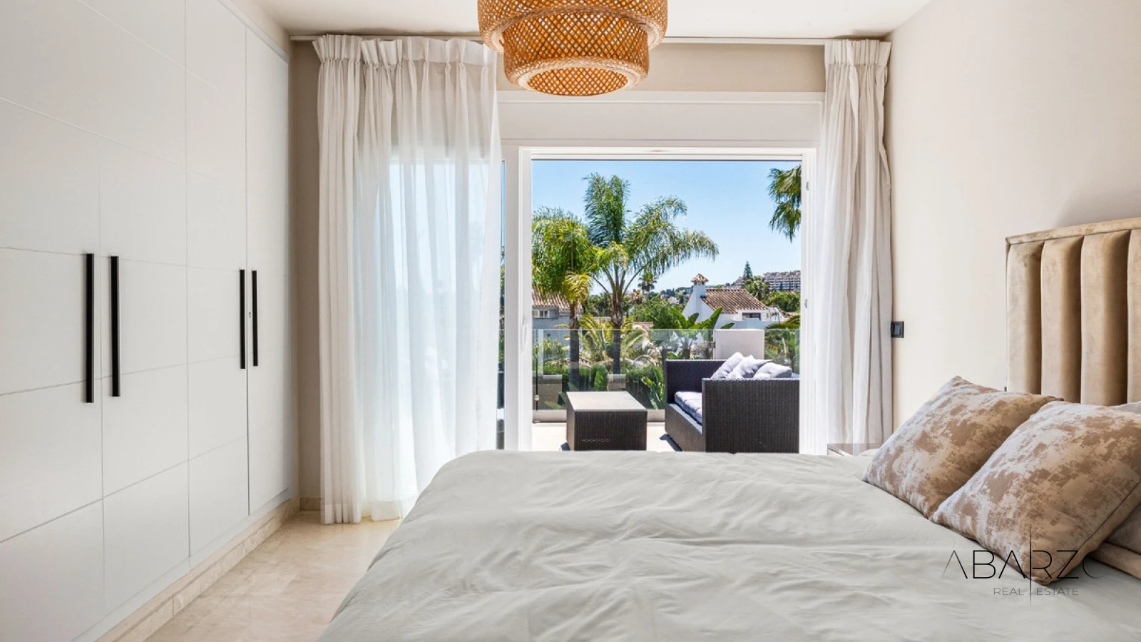 Villa en Nueva Andalucía con piscina privada y vistas a la montaña — interior, Nueva Andalucía, Marbella (3 of 49)