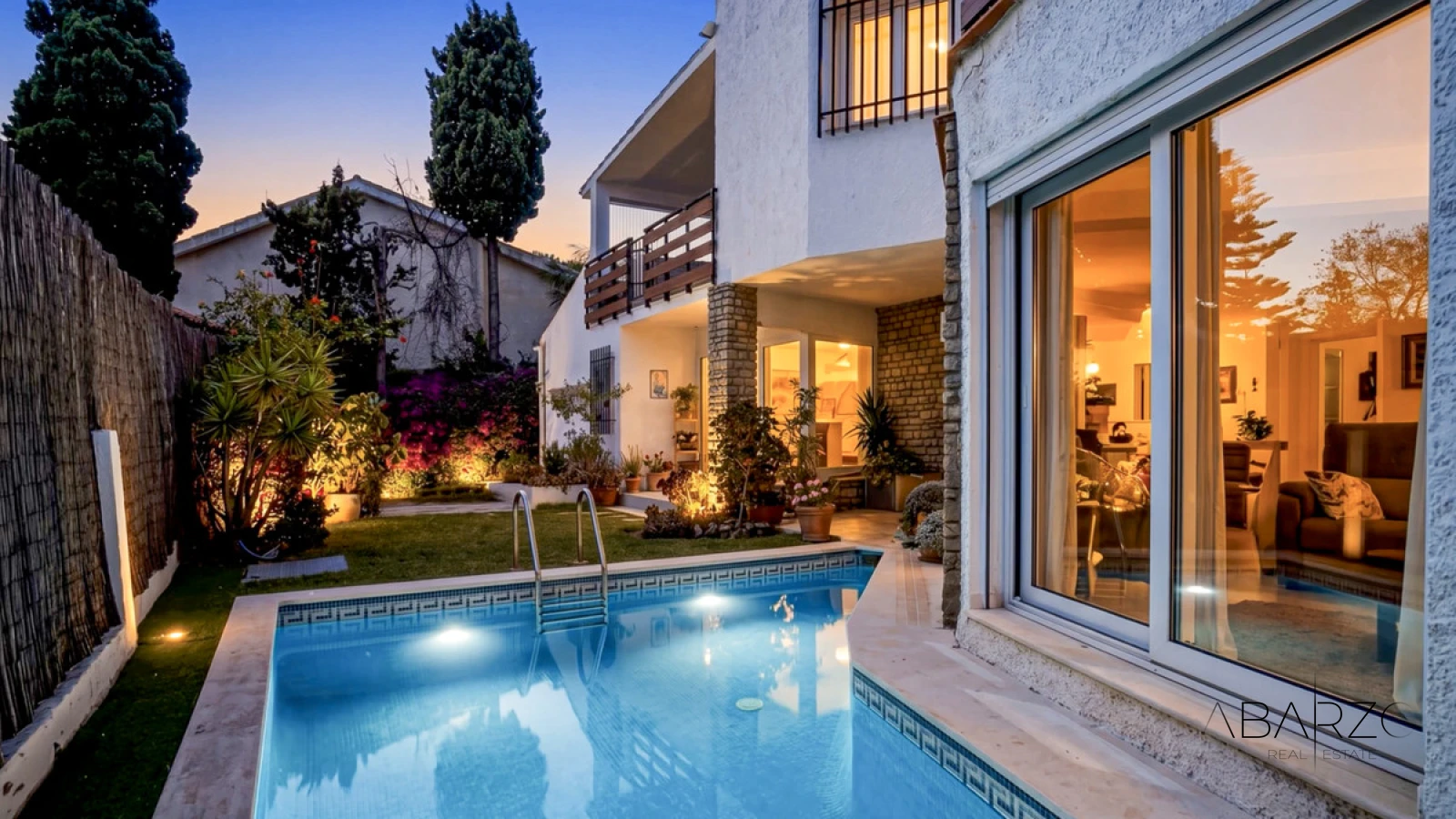 Villa con vistas al mar y a la montaña en el centro de Marbella, piscina privada — luxury property for sale in Marbella Centro, Marbella