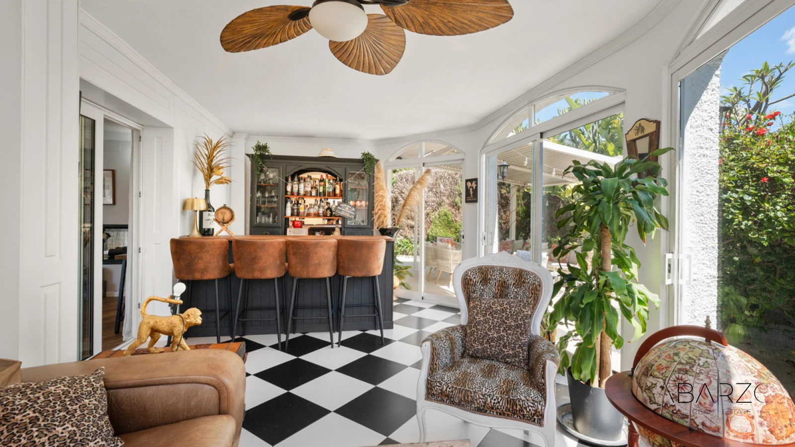 Villa con vistas al mar y a la montaña en el centro de Marbella, piscina privada — interior, Marbella Centro, Marbella (3 of 49)