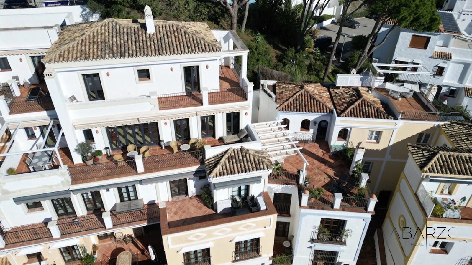 Panoramic 3-Bedroom Townhouse in La Heredia with Terrace and Sea Views — interior, La Heredia, Benahavís (24 of 24)