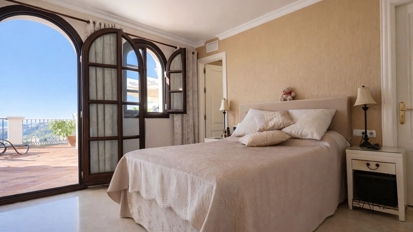 Panoramic 3-Bedroom Townhouse in La Heredia with Terrace and Sea Views — interior, La Heredia, Benahavís (20 of 24)