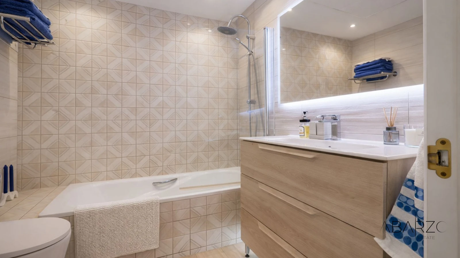 Panoramic 3-Bedroom Townhouse in La Heredia with Terrace and Sea Views — interior, La Heredia, Benahavís (17 of 24)