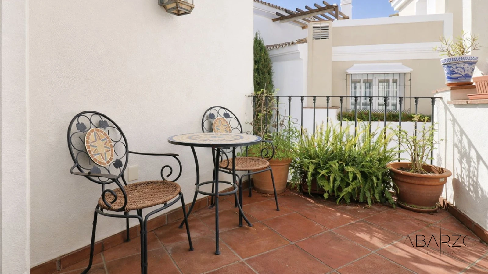 Panoramic 3-Bedroom Townhouse in La Heredia with Terrace and Sea Views — interior, La Heredia, Benahavís (23 of 24)