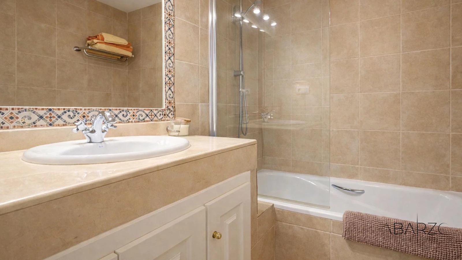 Panoramic 3-Bedroom Townhouse in La Heredia with Terrace and Sea Views — interior, La Heredia, Benahavís (16 of 24)