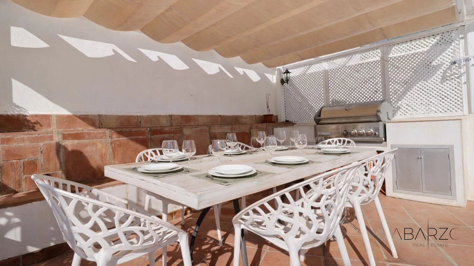 Panoramic 3-Bedroom Townhouse in La Heredia with Terrace and Sea Views — interior, La Heredia, Benahavís (4 of 24)