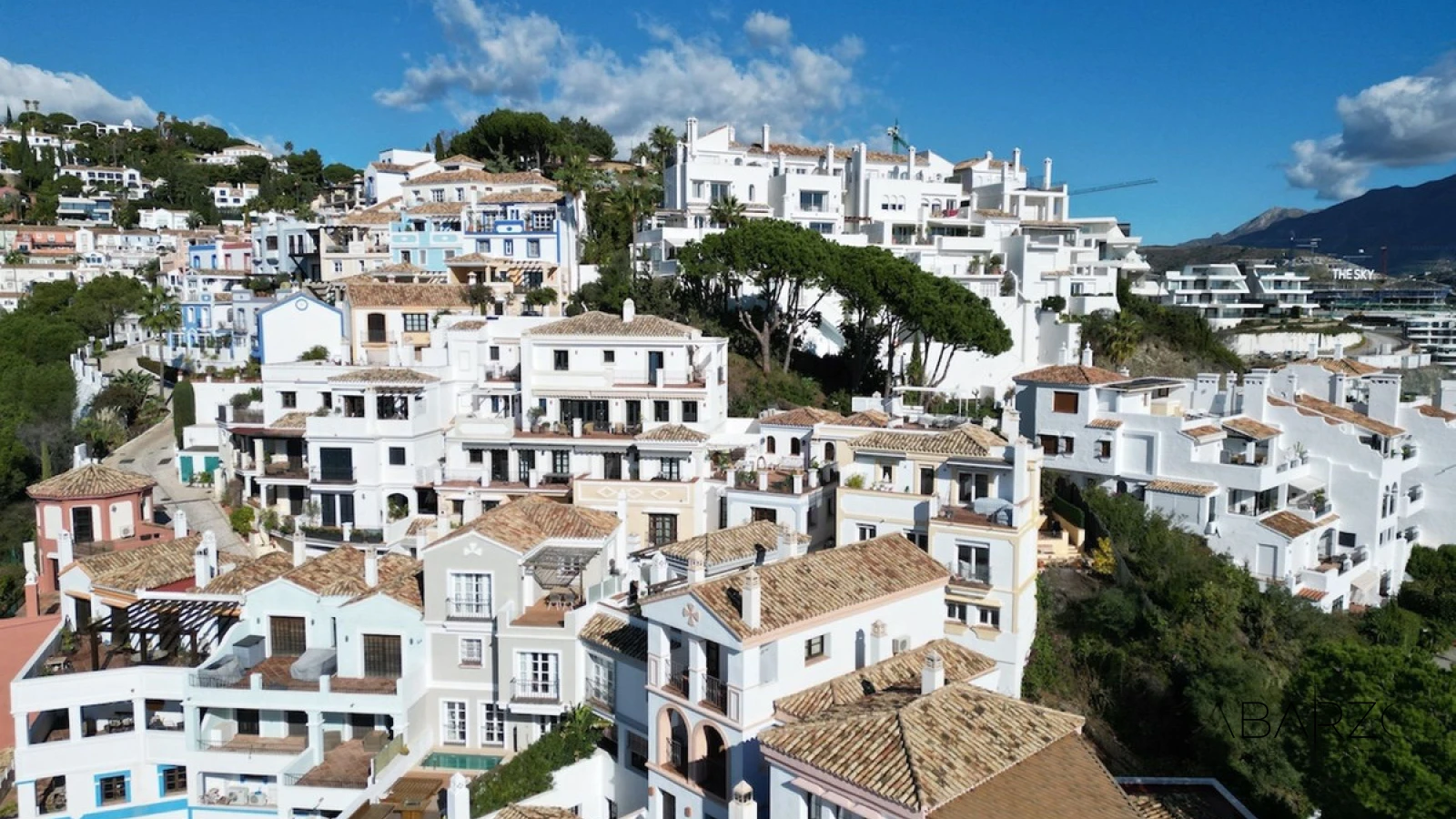 Panoramic 3-Bedroom Townhouse in La Heredia with Terrace and Sea Views — luxury property for sale in La Heredia, Benahavís