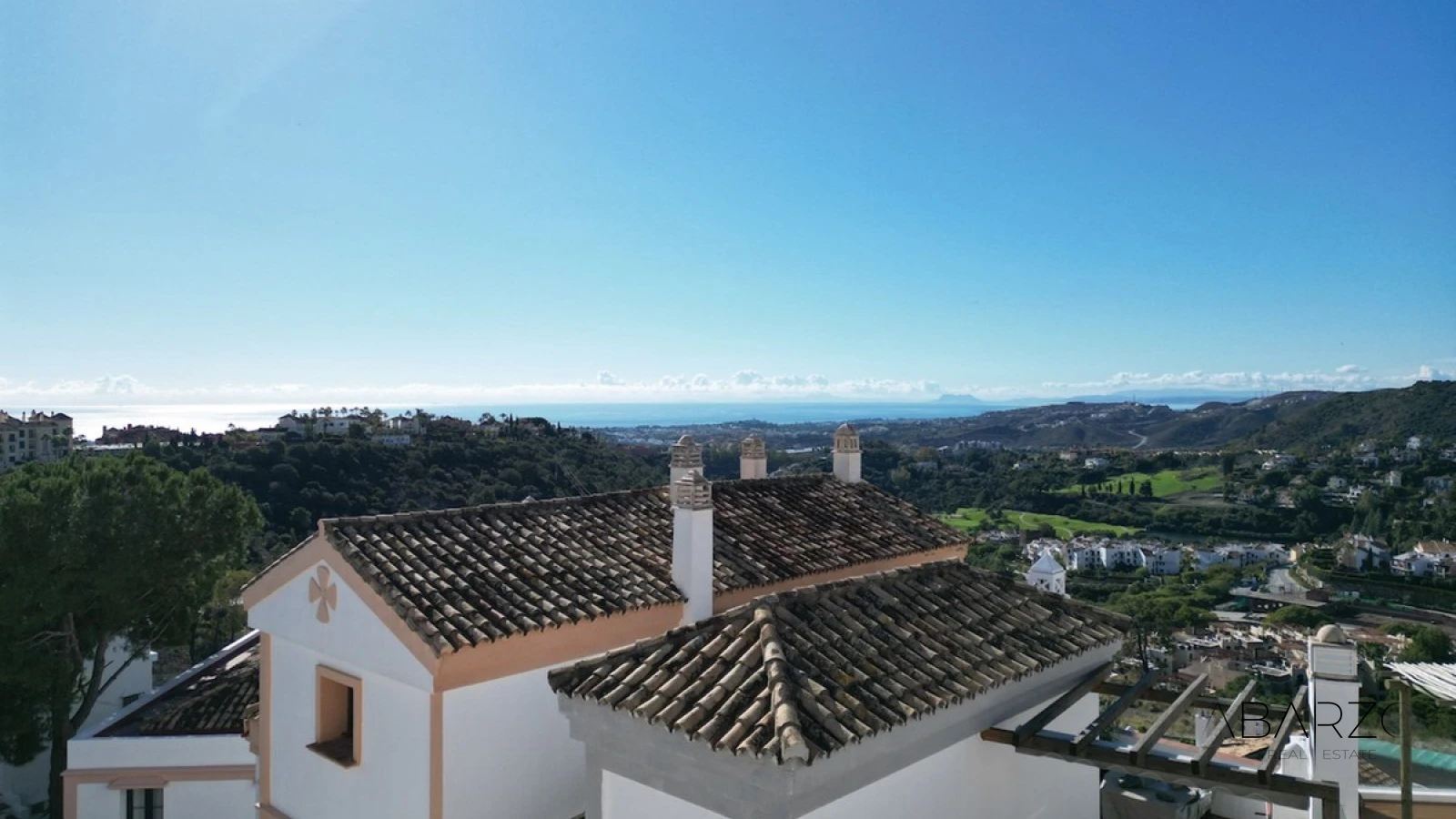 Panoramic 3-Bedroom Townhouse in La Heredia with Terrace and Sea Views — interior, La Heredia, Benahavís (2 of 24)