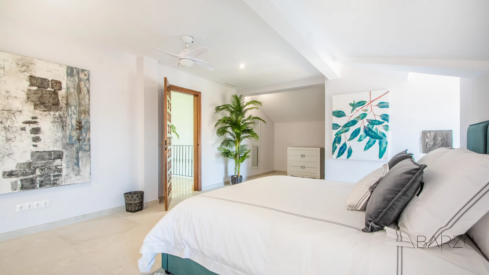 Luxury villa in La Mairena, Marbella with sea views and pool. — interior, La Mairena, Marbella (27 of 47)