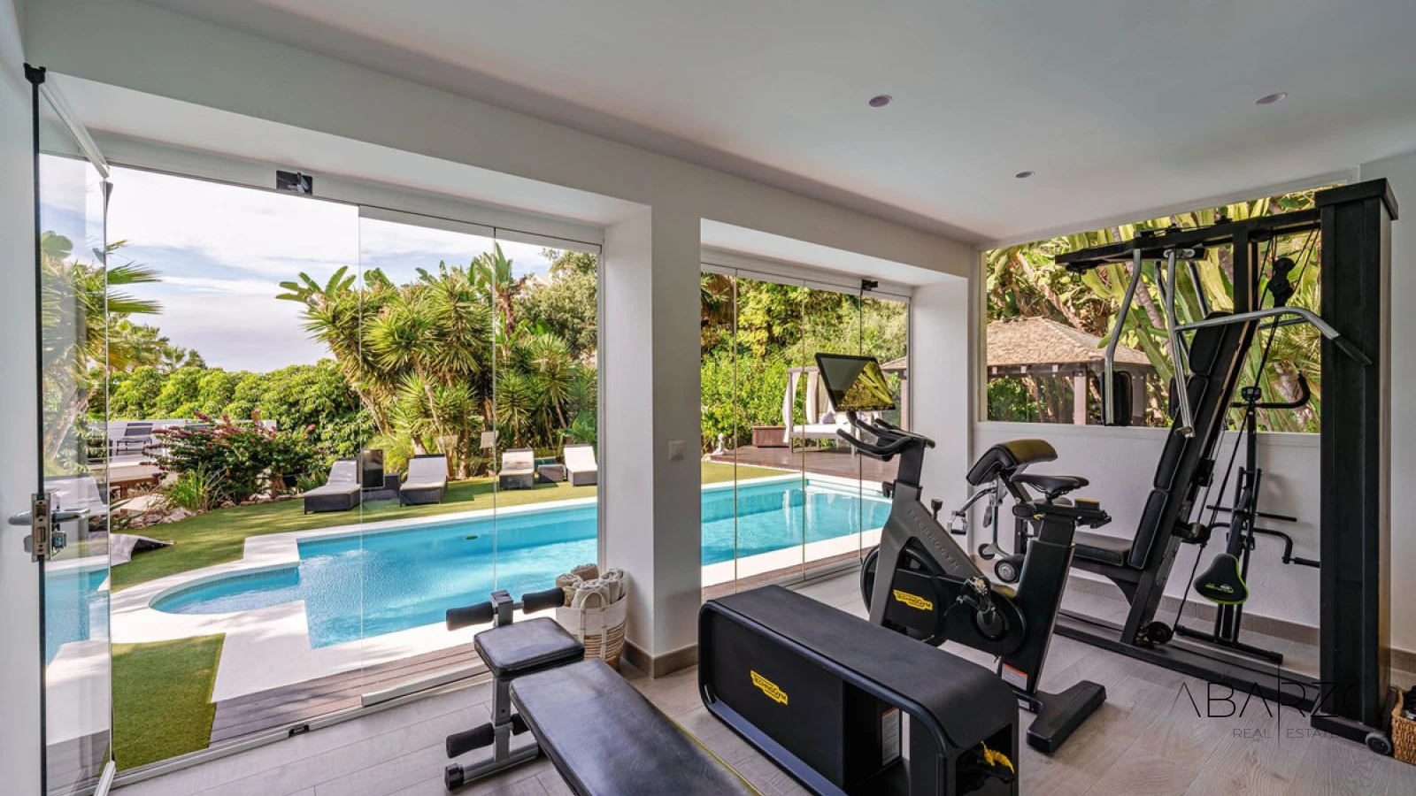 Villa de lujo con piscina climatizada en El Rosario, Marbella — interior, Marbella East, Marbella (38 of 46)
