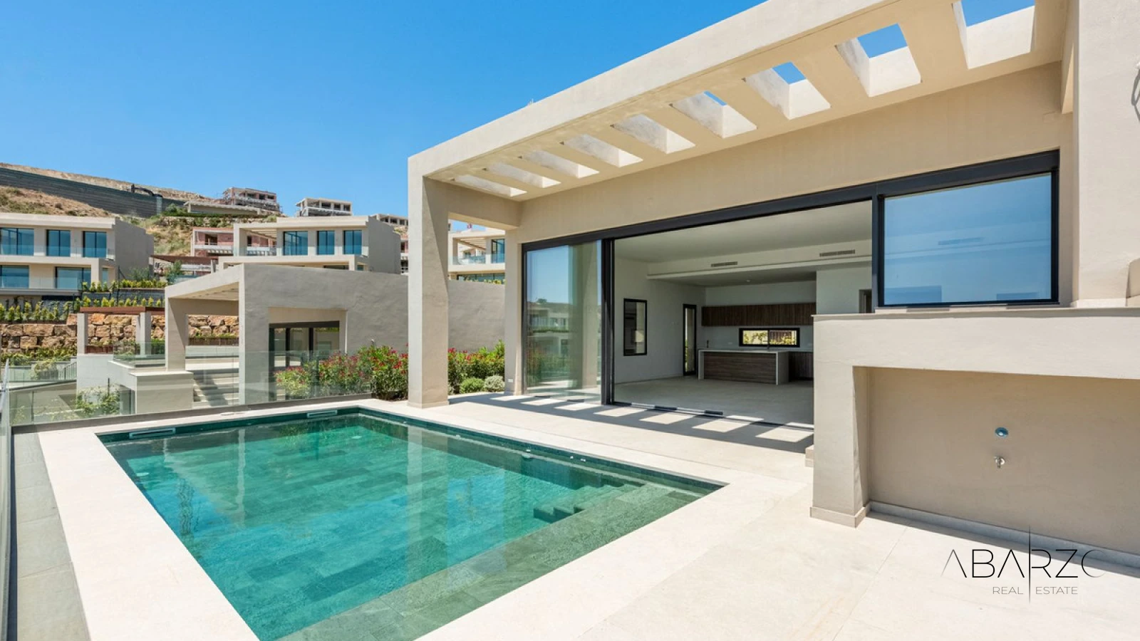 Villa con vistas panorámicas al mar en Finca de Jasmine, Benahavís — luxury property for sale in Benahavís Centro, Benahavís