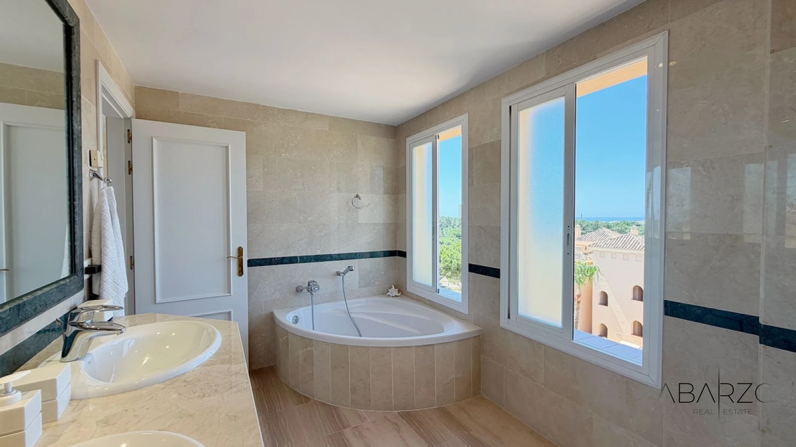 Duplex Penthouse with Panoramic Views in Elviria, Marbella — interior, Marbella East, Marbella (38 of 49)