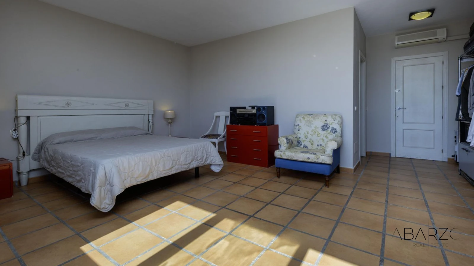 Detached villa in Marbella with sea views near Cabopino Marina and golf course — interior, Marbella East, Marbella (24 of 35)