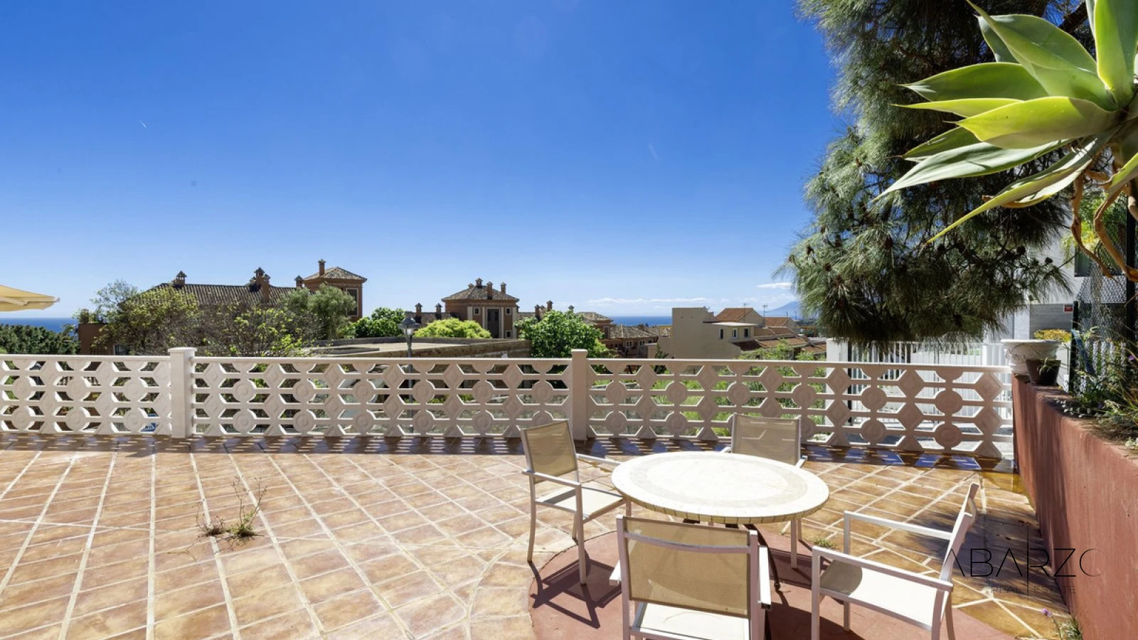 Detached villa in Marbella with sea views near Cabopino Marina and golf course — interior, Marbella East, Marbella (5 of 35)
