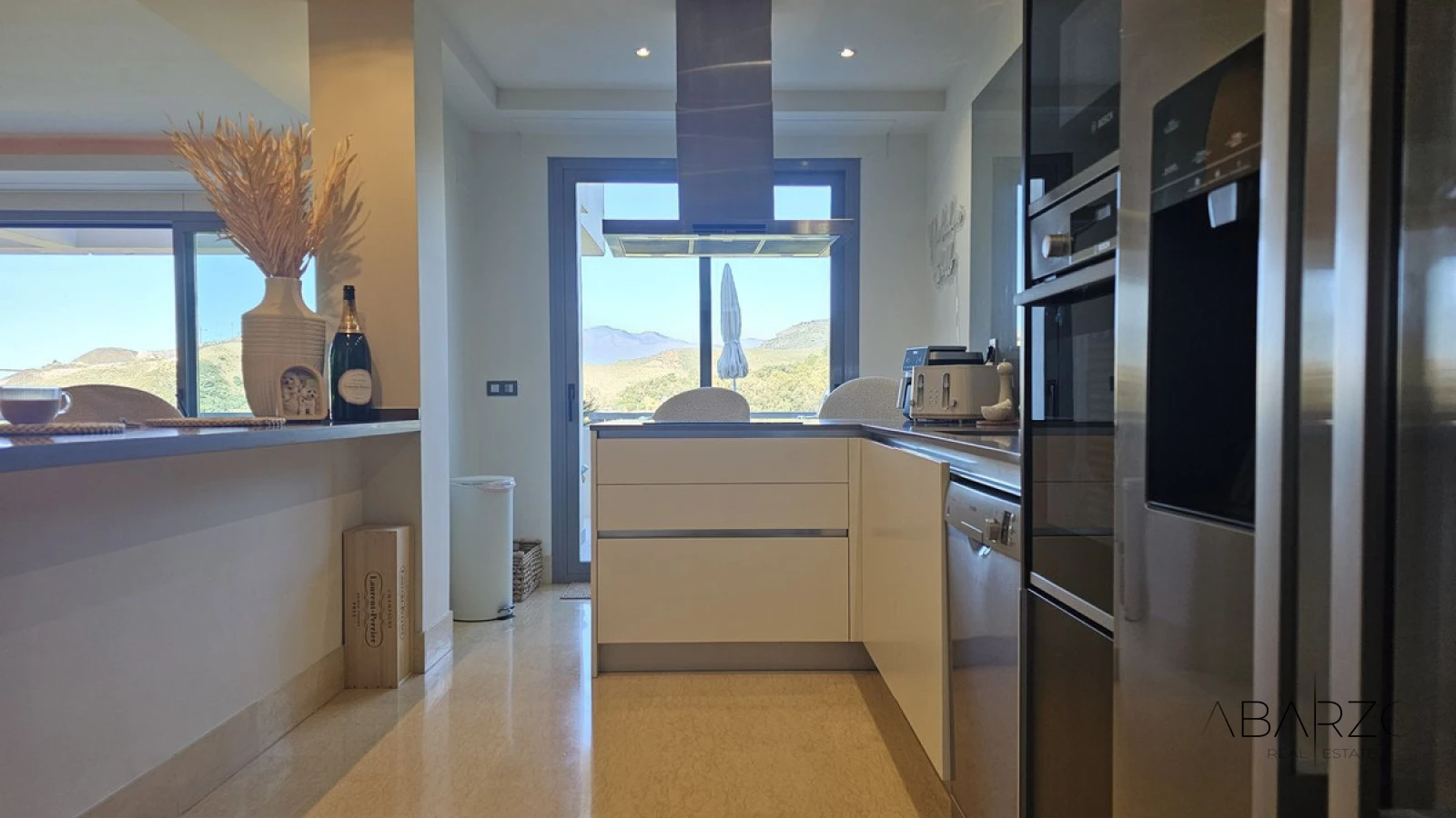 Luxury 3-Bedroom Apartment in Los Arrayanes Golf near Marbella with Sea and Golf Views — interior, Los Arqueros, Benahavís (8 of 21)