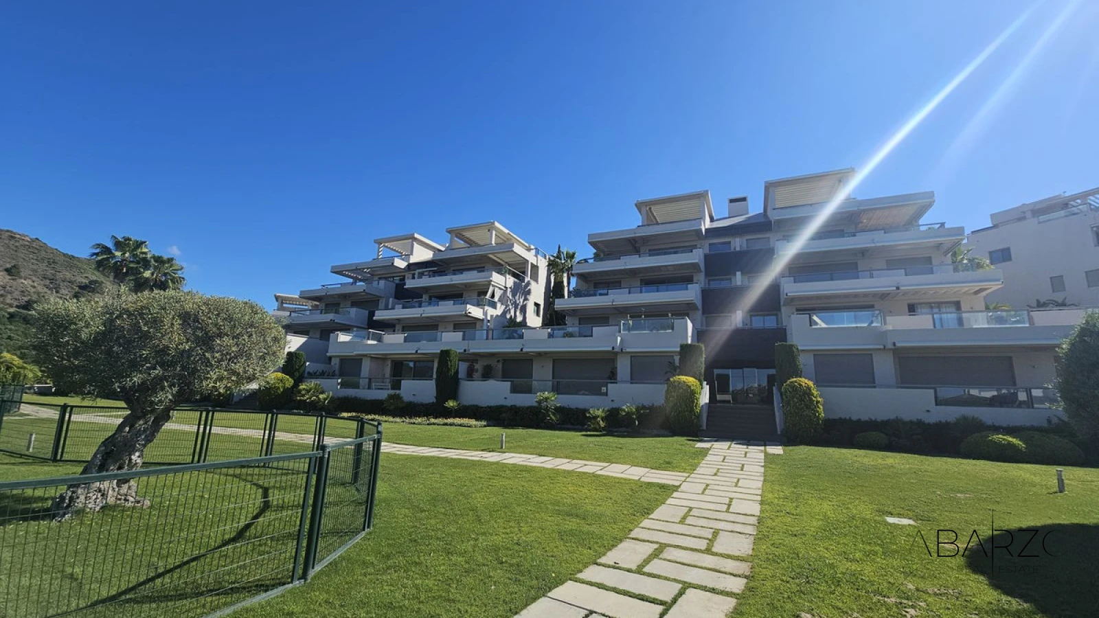 Luxury 3-Bedroom Apartment in Los Arrayanes Golf near Marbella with Sea and Golf Views — interior, Los Arqueros, Benahavís (17 of 21)