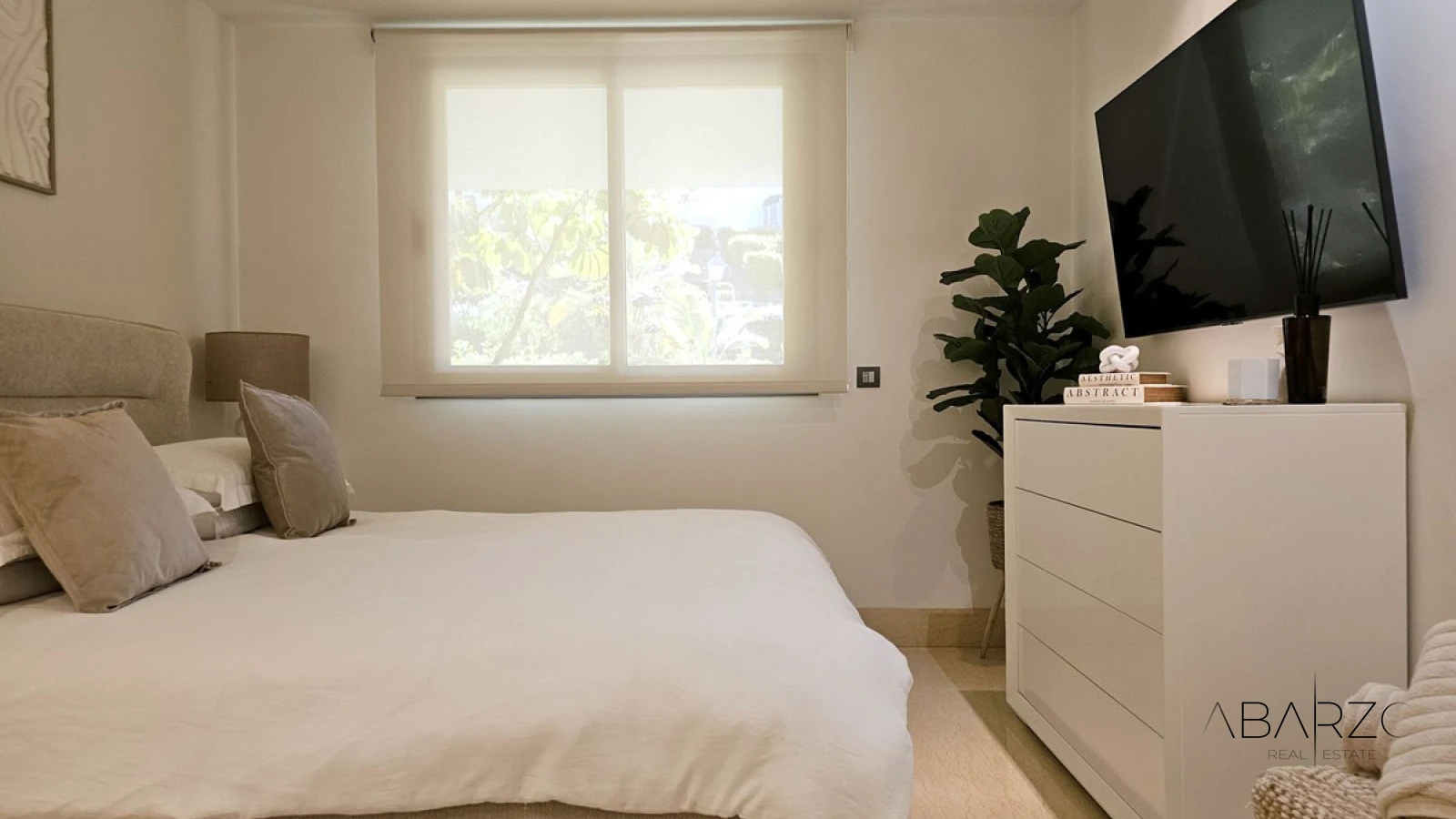 Luxury 3-Bedroom Apartment in Los Arrayanes Golf near Marbella with Sea and Golf Views — interior, Los Arqueros, Benahavís (12 of 21)
