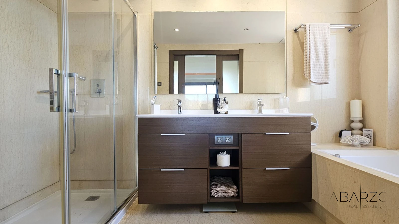 Luxury 3-Bedroom Apartment in Los Arrayanes Golf near Marbella with Sea and Golf Views — interior, Los Arqueros, Benahavís (11 of 21)