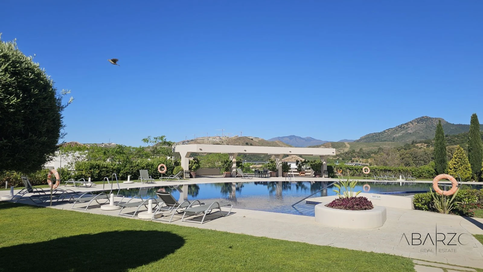 Luxury 3-Bedroom Apartment in Los Arrayanes Golf near Marbella with Sea and Golf Views — interior, Los Arqueros, Benahavís (18 of 21)