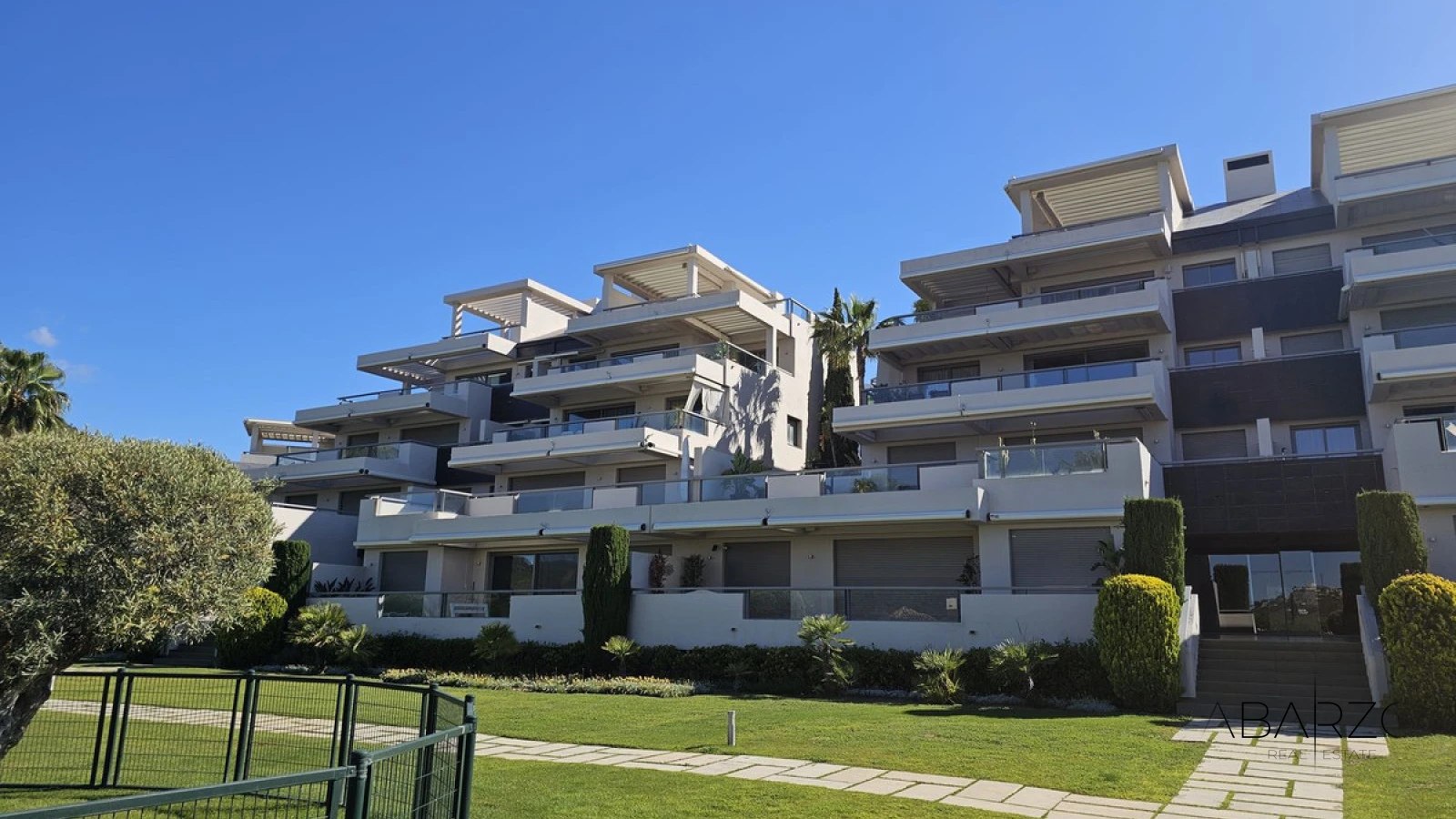 Luxury 3-Bedroom Apartment in Los Arrayanes Golf near Marbella with Sea and Golf Views — interior, Los Arqueros, Benahavís (19 of 21)