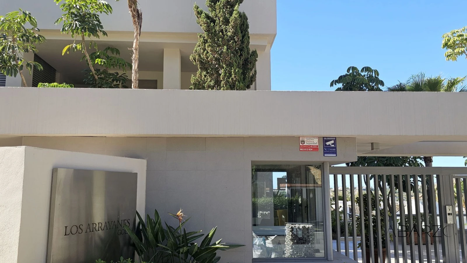 Luxury 3-Bedroom Apartment in Los Arrayanes Golf near Marbella with Sea and Golf Views — interior, Los Arqueros, Benahavís (20 of 21)