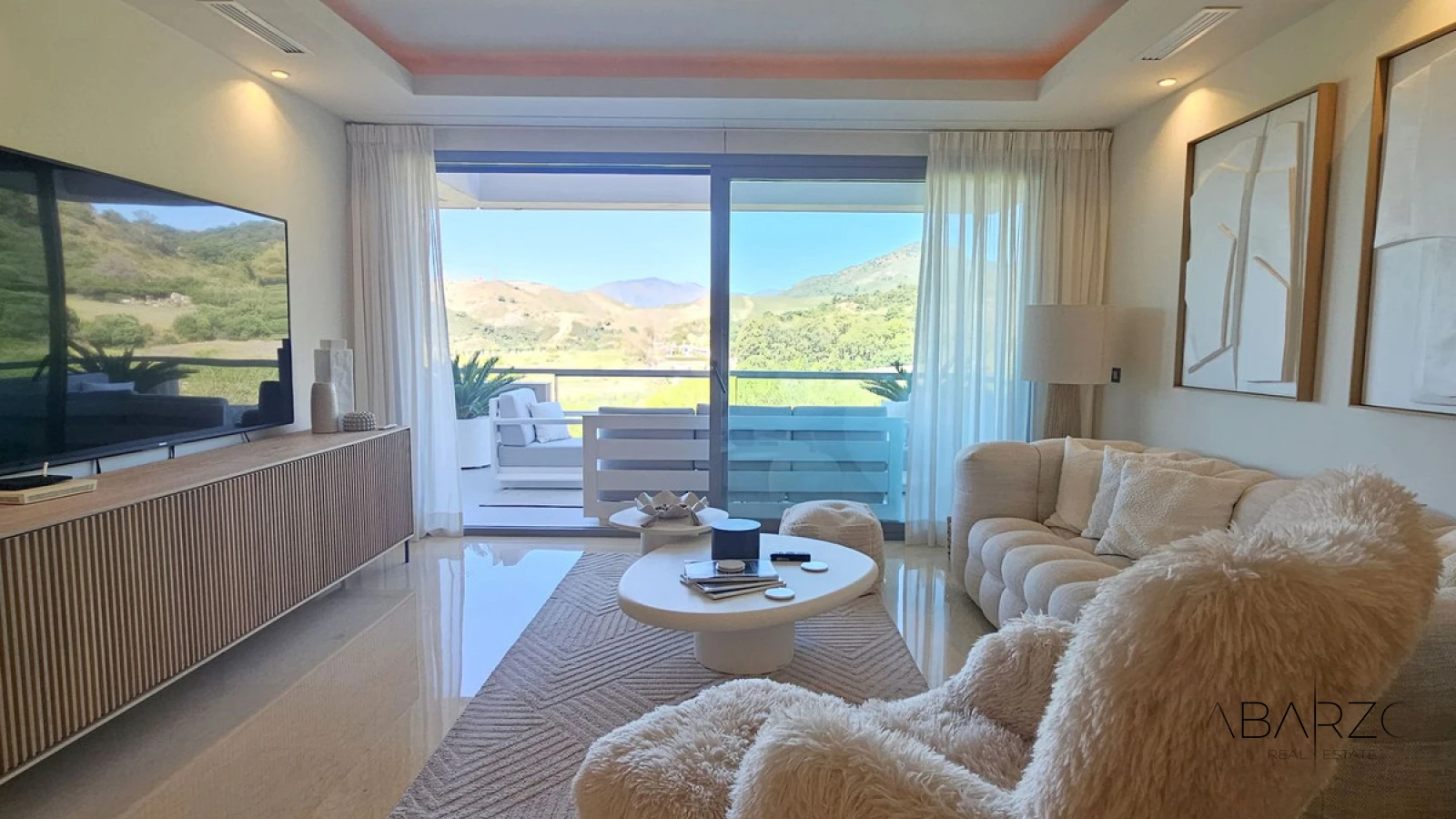 Luxury 3-Bedroom Apartment in Los Arrayanes Golf near Marbella with Sea and Golf Views — interior, Los Arqueros, Benahavís (6 of 21)