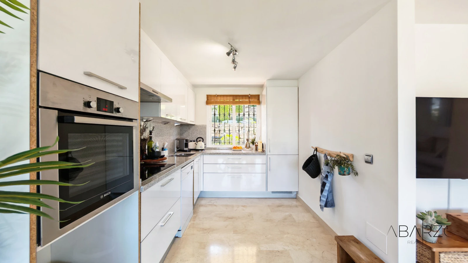 Duplex Penthouse for Sale in Benahavis with Sea Views and Communal Pool — interior, Los Arqueros, Benahavís (6 of 16)