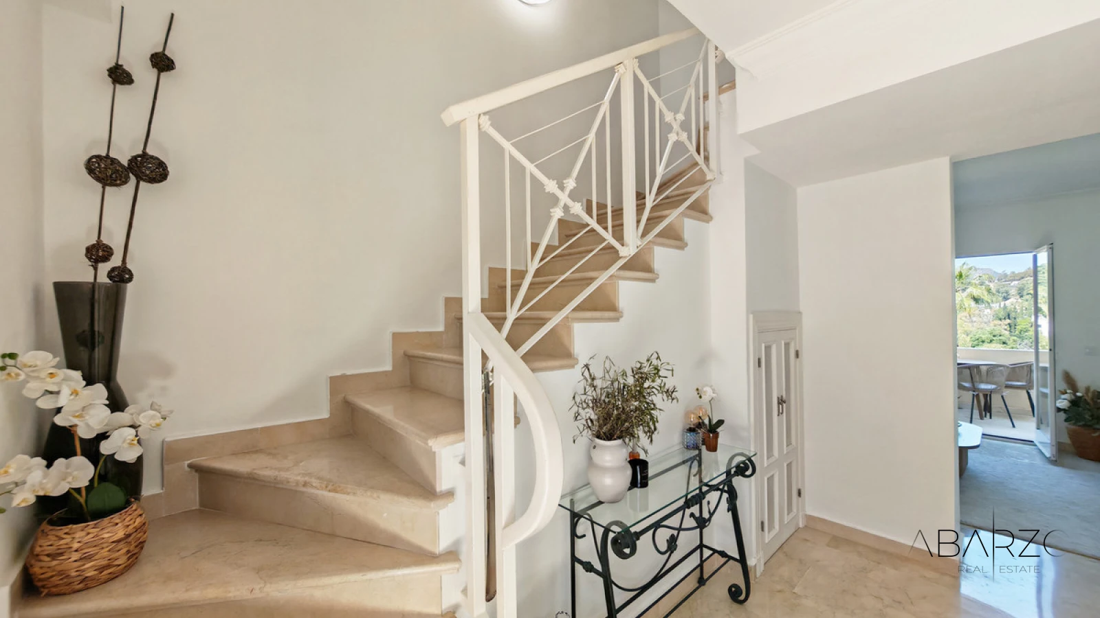 Duplex Penthouse for Sale in Benahavis with Sea Views and Communal Pool — interior, Los Arqueros, Benahavís (7 of 16)