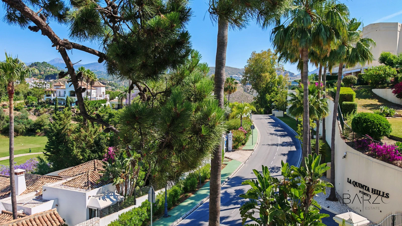 Duplex Penthouse for Sale in Benahavis with Sea Views and Communal Pool — interior, Los Arqueros, Benahavís (15 of 16)