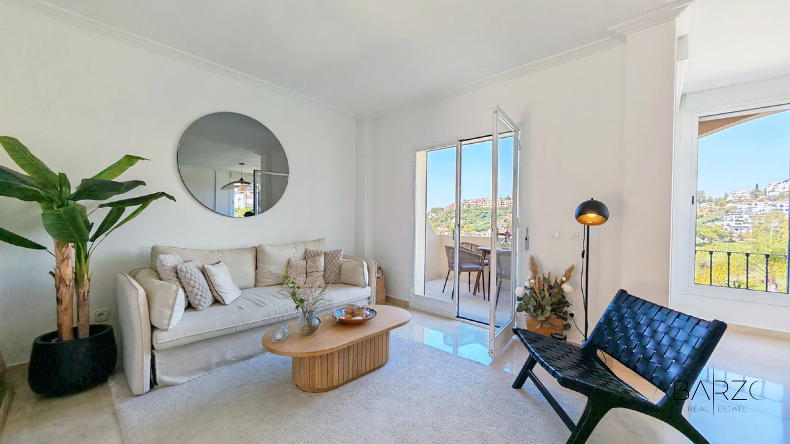 Duplex Penthouse for Sale in Benahavis with Sea Views and Communal Pool — interior, Los Arqueros, Benahavís (5 of 16)