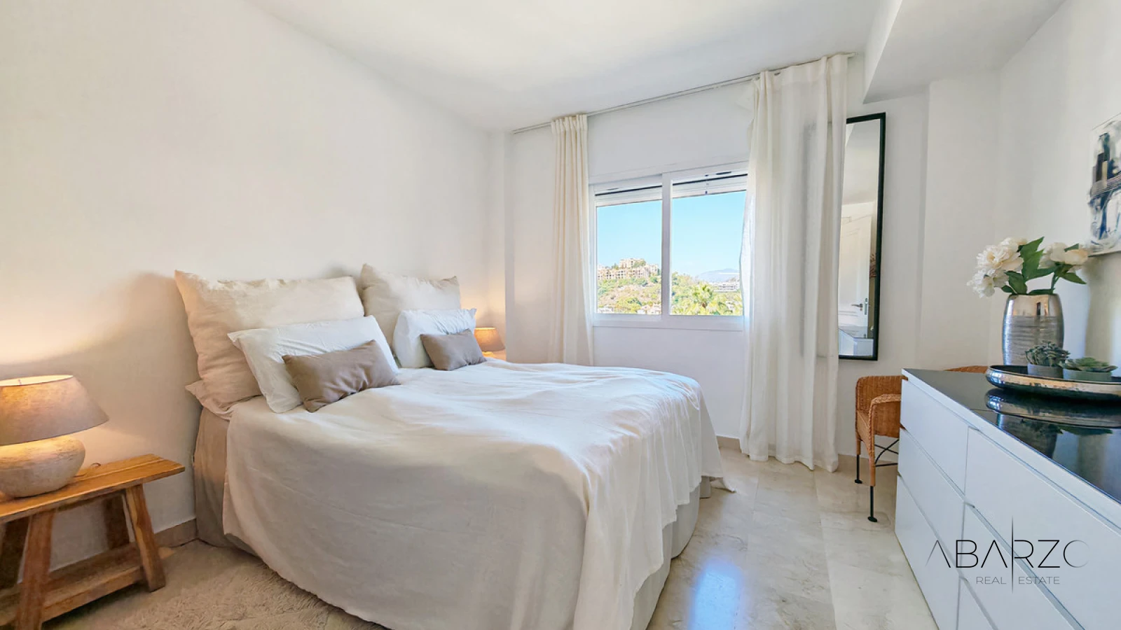 Duplex Penthouse for Sale in Benahavis with Sea Views and Communal Pool — interior, Los Arqueros, Benahavís (13 of 16)
