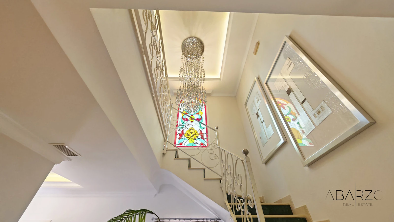 Villa for sale with private pool and garden in Elviria, Marbella — interior, Marbella East, Marbella (11 of 38)