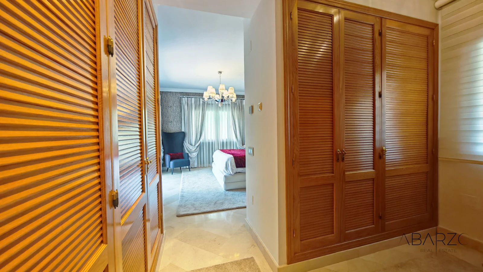 Villa for sale with private pool and garden in Elviria, Marbella — interior, Marbella East, Marbella (14 of 38)