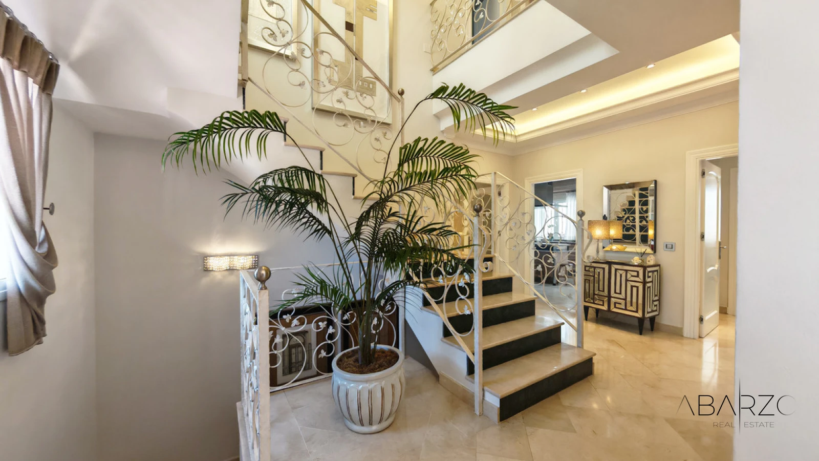 Villa for sale with private pool and garden in Elviria, Marbella — interior, Marbella East, Marbella (10 of 38)