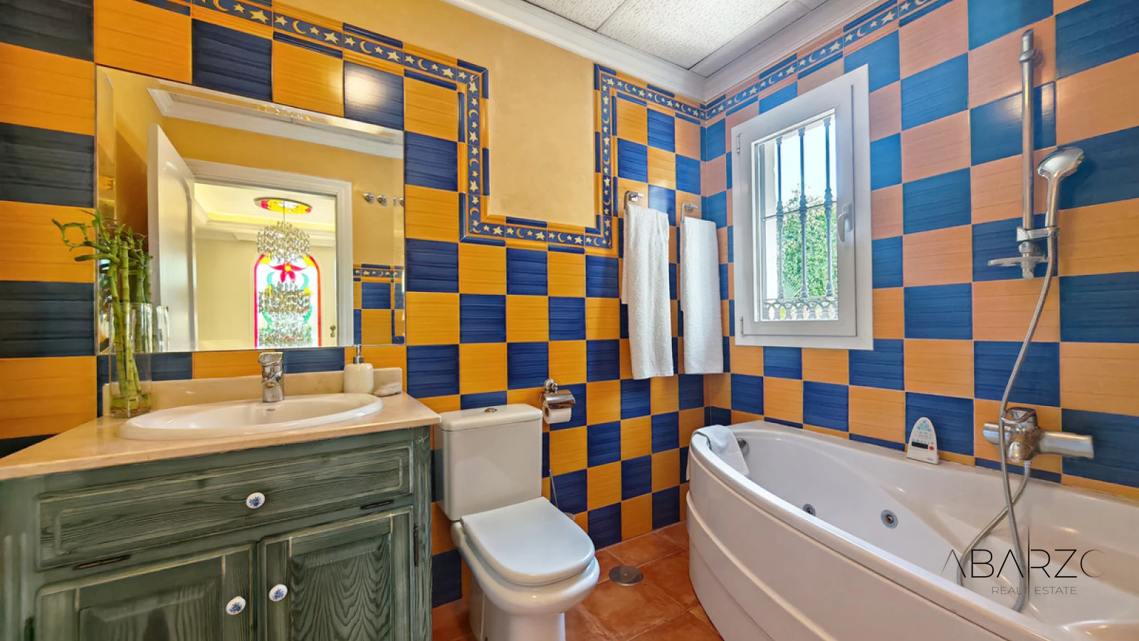 Villa for sale with private pool and garden in Elviria, Marbella — interior, Marbella East, Marbella (22 of 38)