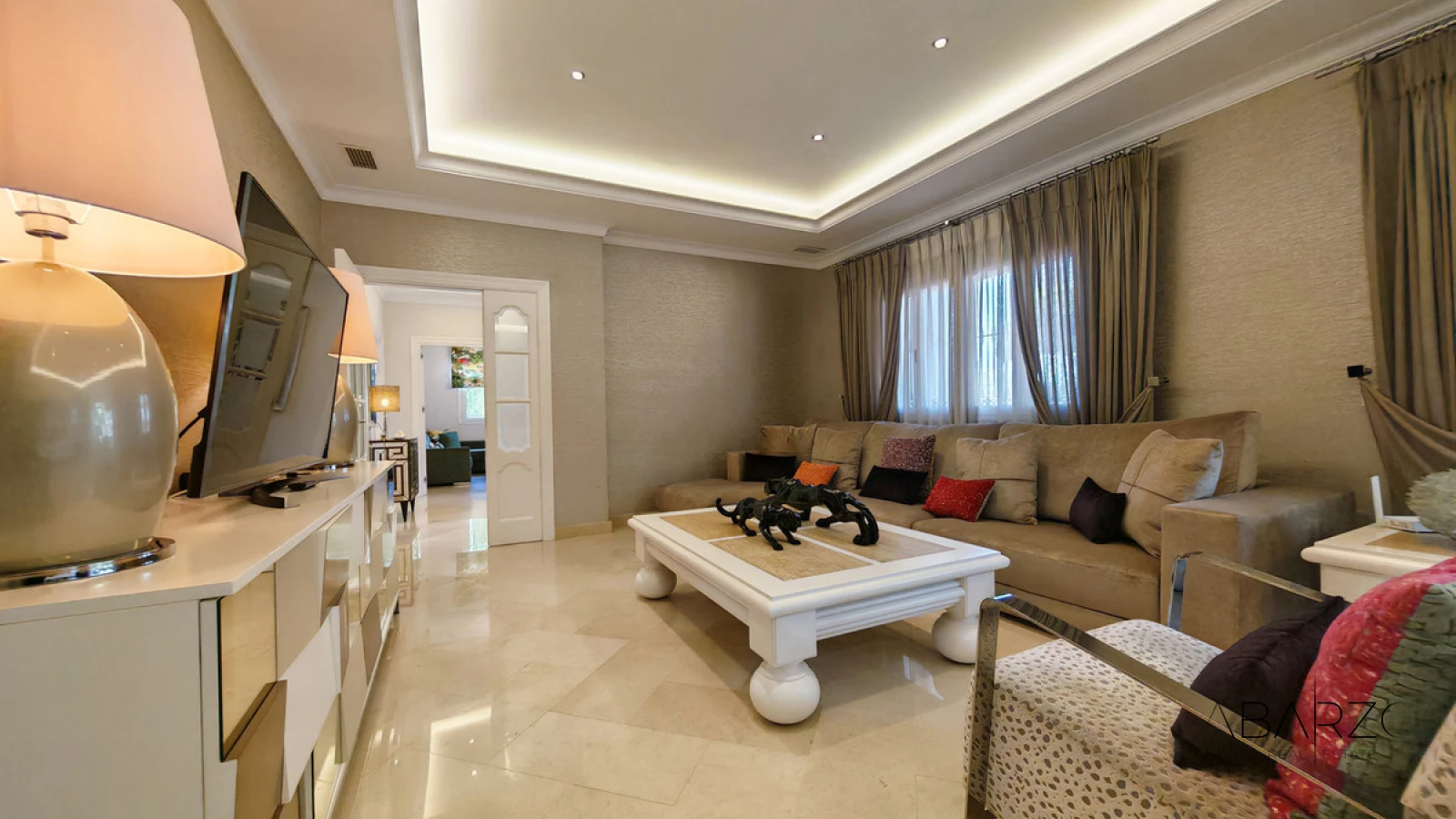 Villa for sale with private pool and garden in Elviria, Marbella — interior, Marbella East, Marbella (3 of 38)