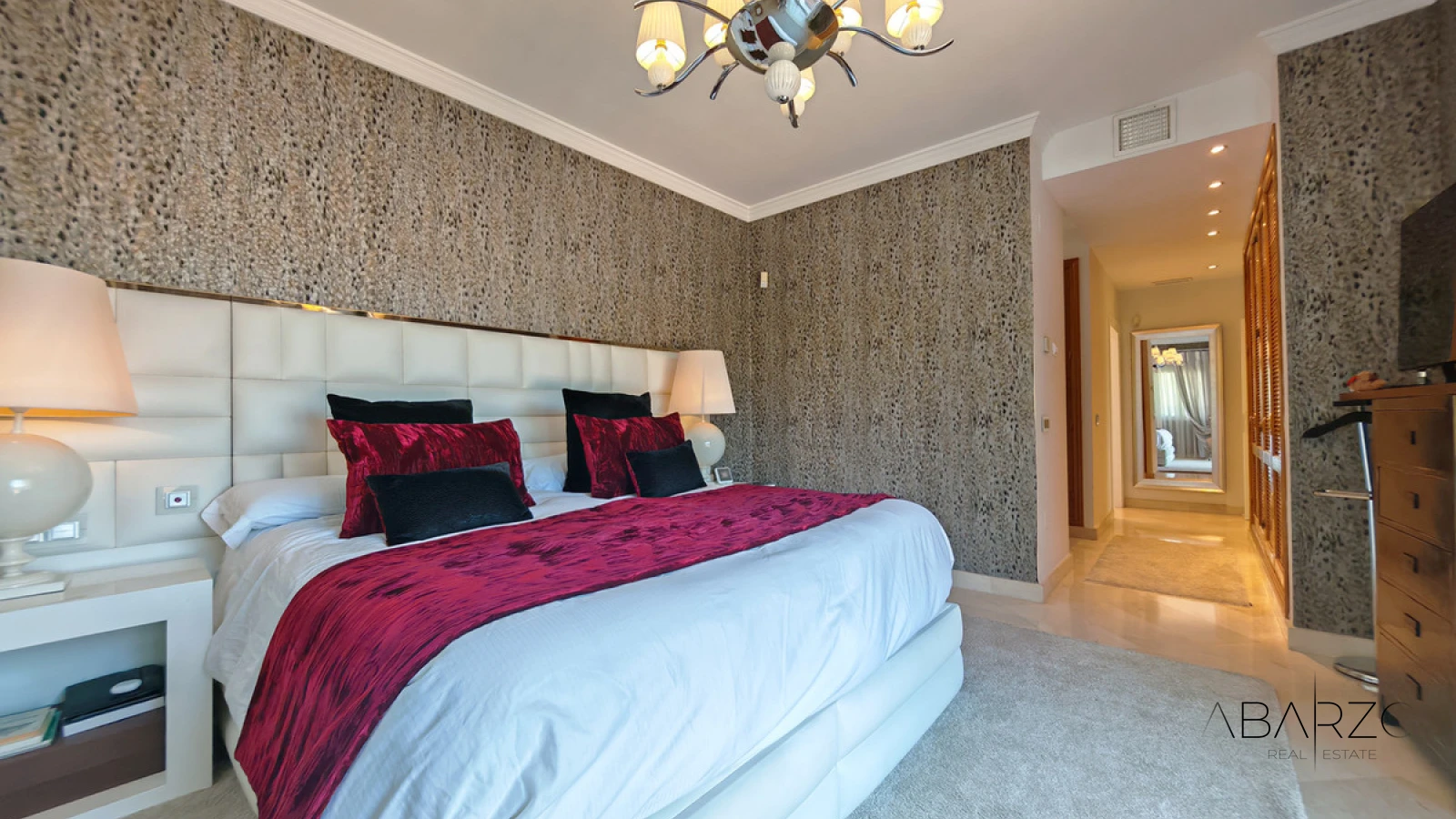 Villa for sale with private pool and garden in Elviria, Marbella — interior, Marbella East, Marbella (13 of 38)