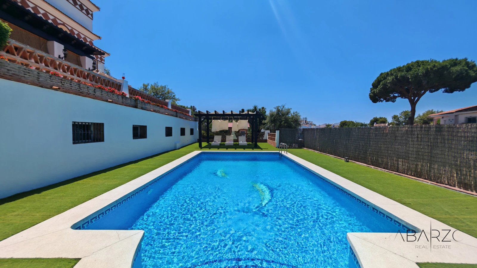 Villa for sale with private pool and garden in Elviria, Marbella — interior, Marbella East, Marbella (29 of 38)