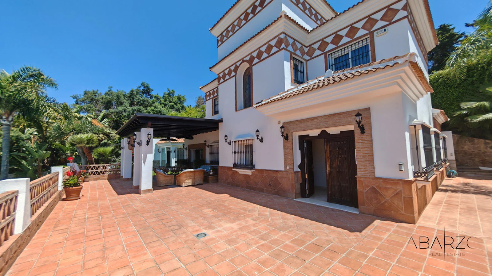 Villa for sale with private pool and garden in Elviria, Marbella — interior, Marbella East, Marbella (9 of 38)