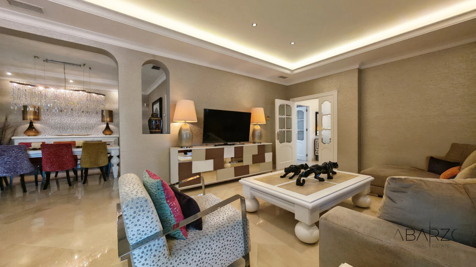 Villa for sale with private pool and garden in Elviria, Marbella — interior, Marbella East, Marbella (4 of 38)
