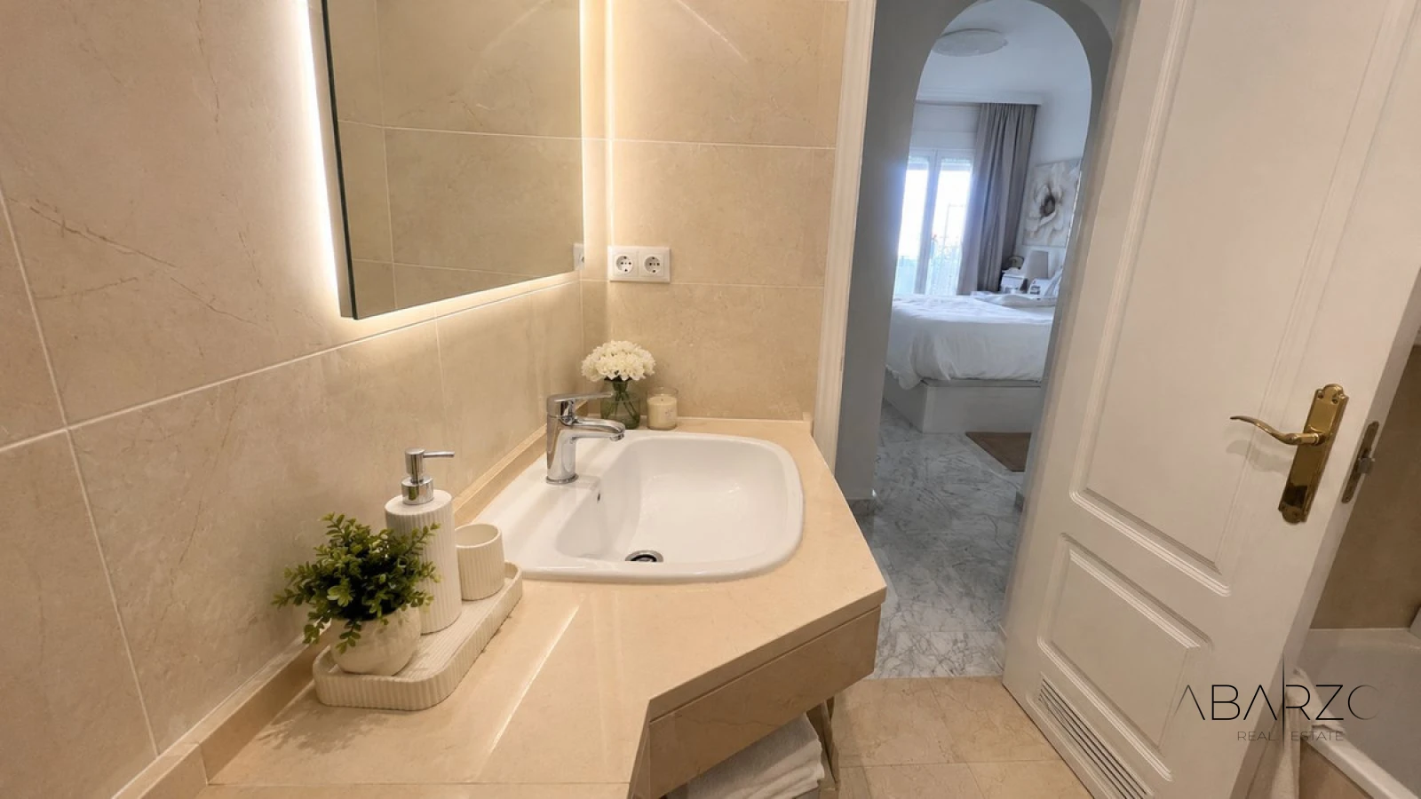 Spectacular Elevated Ground-Floor Apartment with Large Terrace in Golden Mile — interior, Golden Mile, Marbella (6 of 13)